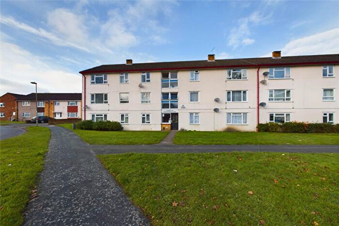 3 Bedroom Apartment For Sale In Montgomery Road, Farnborough, Hampshire, GU14
