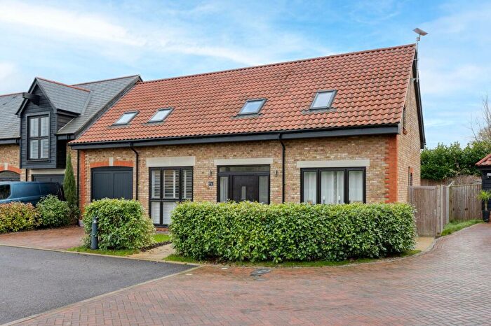 4 Bedroom Semi-Detached House For Sale In Middlefield Lane, Henlow, SG16