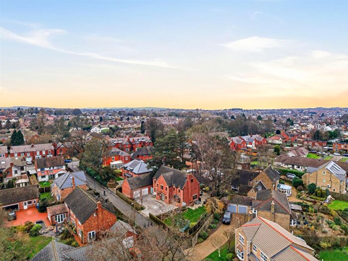 6 Bedroom Detached House For Sale In Rye Flatt Lane, Chesterfield, S40