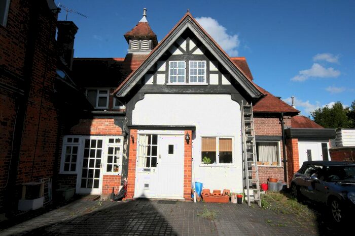 2 Bedroom Cottage To Rent In Stable Cottages, Pangbourne, RG8