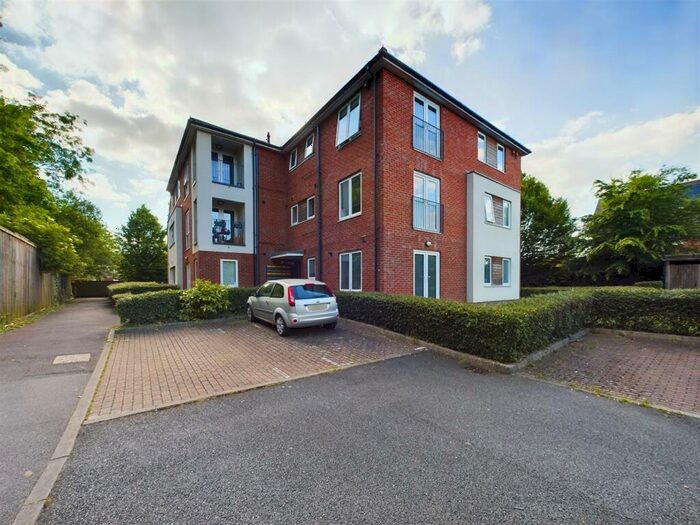 2 Bedroom Flat For Sale In James Butcher Drive, Theale, Reading, RG7