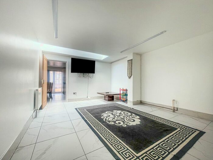 4 Bedroom Terraced House To Rent In Bassett Croft, Birmingham, B10