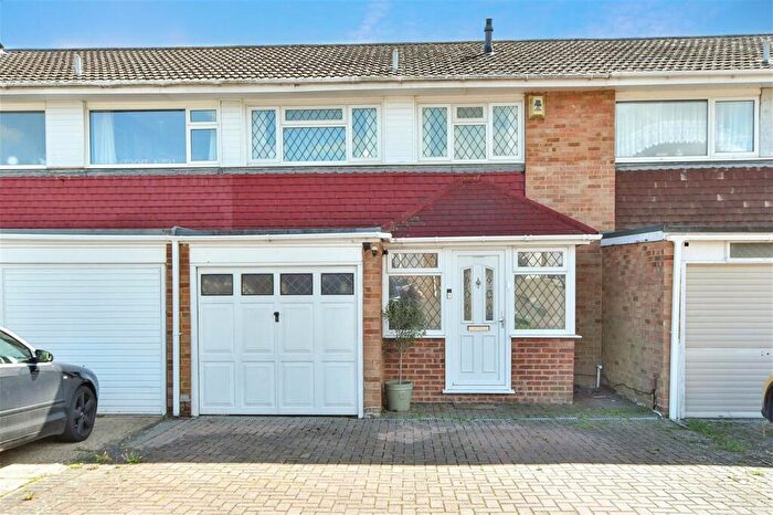 3 Bedroom Terraced House For Sale In Clive Road, Sittingbourne, Kent, ME10