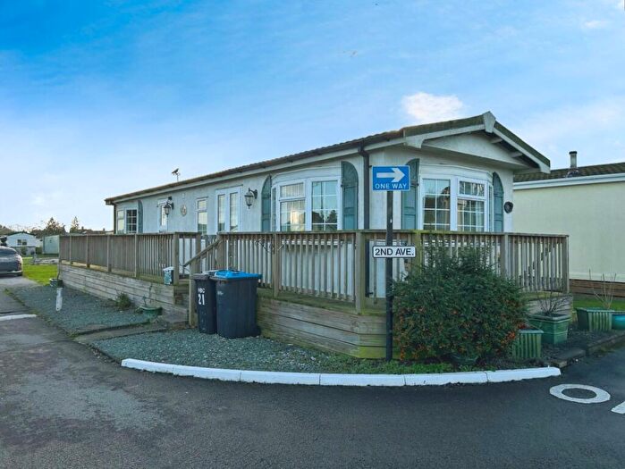 2 Bedroom Park Home For Sale In Knaresborough Road, Harrogate, HG2