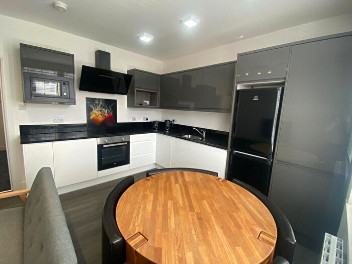 2 Bedroom Flat To Rent In Burchett Place, Leeds, West Yorkshire, LS6