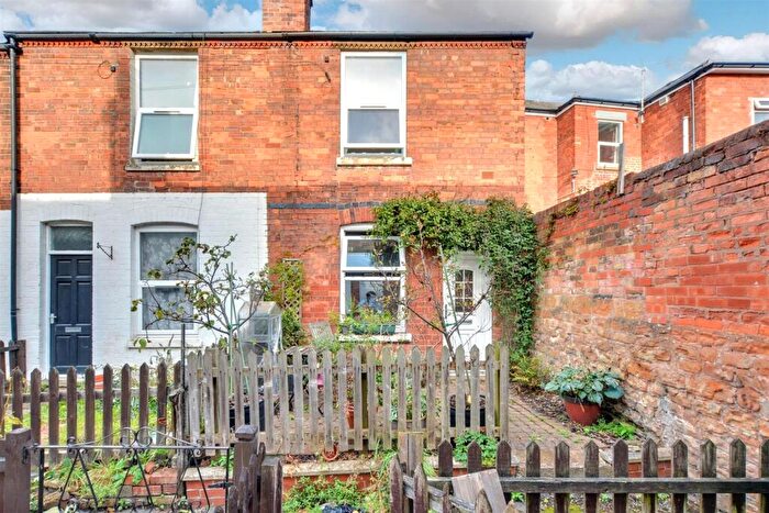 2 Bedroom End Of Terrace House For Sale In Gordon Grove, Nottingham, NG7