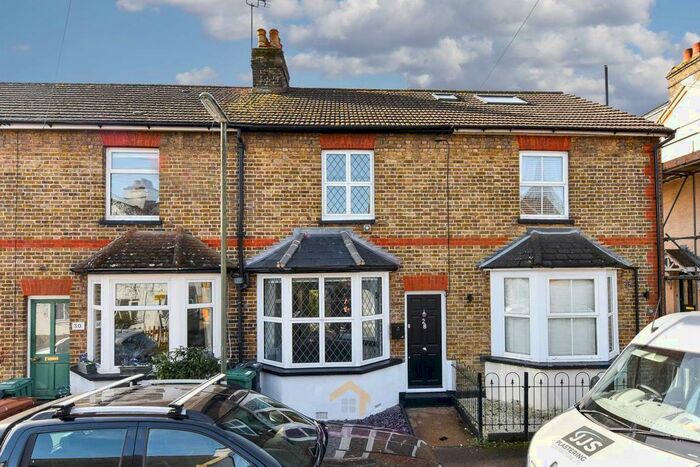 3 Bedroom End Of Terrace House To Rent In Oatlands Road, Tadworth, KT20