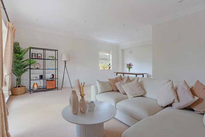 2 Bedroom Apartment To Rent In Oatlands Chase, Weybridge, KT13
