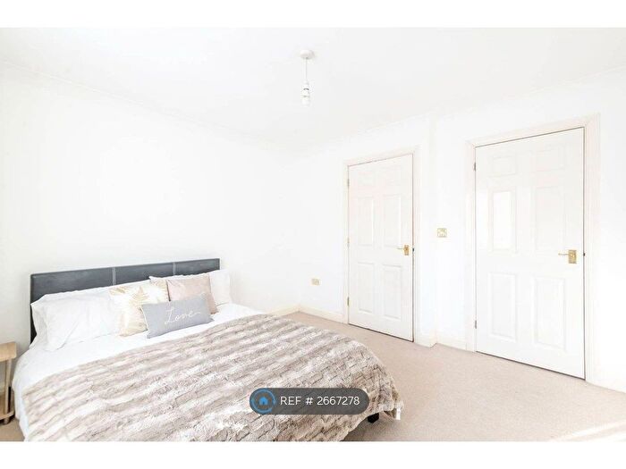 3 Bedroom Terraced House To Rent In Banfield Road, London, SE15