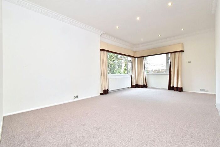 3 Bedroom Flat For Sale In Grassmount, Forest Hill, SE23