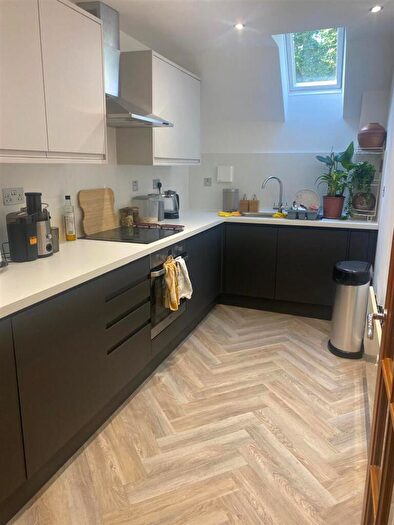 2 Bedroom Apartment To Rent In Greystones Court, Roundhay, LS8