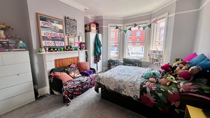 3 Bedroom Flat To Rent In Christchurch Road, Bournemouth, BH7