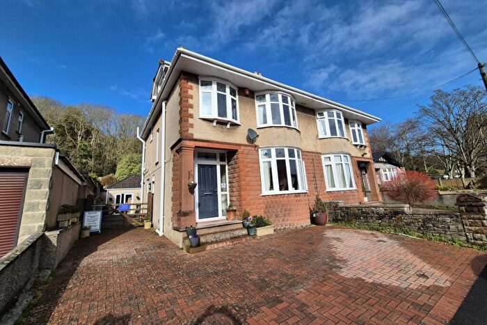 4 Bedroom Semi-Detached House For Sale In Highdale Avenue, Clevedon, North Somerset, BS21