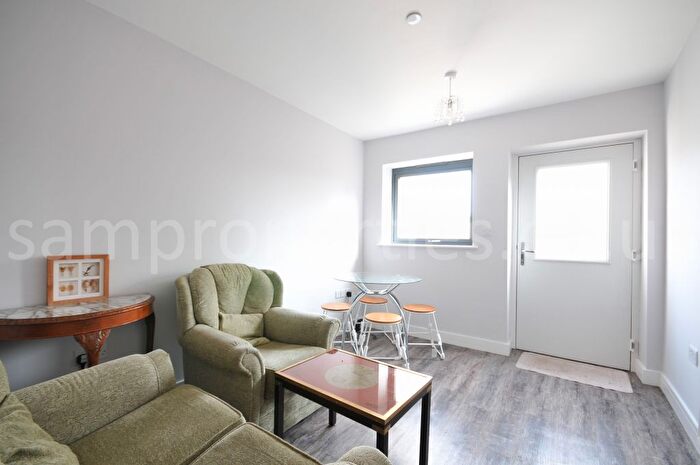 4 Bedroom Town House To Rent In Moss Lane East, Manchester, M16