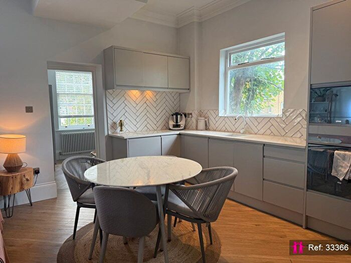 2 Bedroom Flat To Rent In Queens Road, Twickenham, TW1