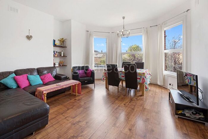 2 Bedroom Flat To Rent In Fordwych Road, London, NW2