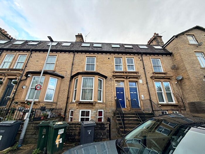 4 Bedroom Terraced House For Sale In Cunliffe Terrace, Bradford, BD8