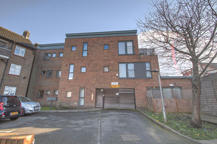 Flat For Sale In Penpool Lane, Welling, DA16