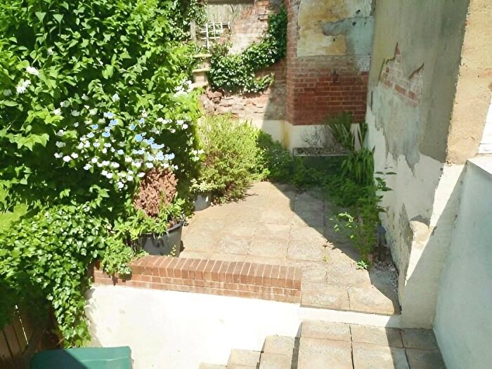1 Bedroom Terraced House To Rent In St. Rumbolds Lane, Buckingham, MK18