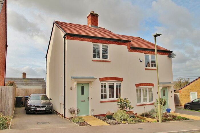 2 Bedroom Semi-Detached House For Sale In Breakspear Way, North Leigh, OX29
