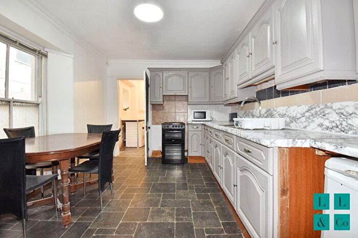 4 Bedroom Flat To Rent In (Copy Of) Gyllyngvase Terrace, Falmouth, TR11