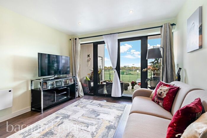 1 Bedroom Flat For Sale In Mollison Drive, Wallington, SM6