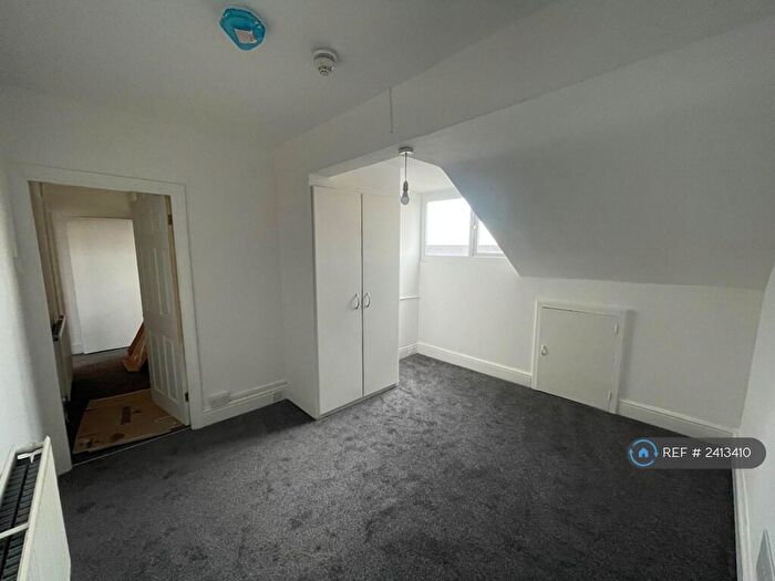 1 Bedroom Flat To Rent In Greenway Road, Birkenhead, CH42