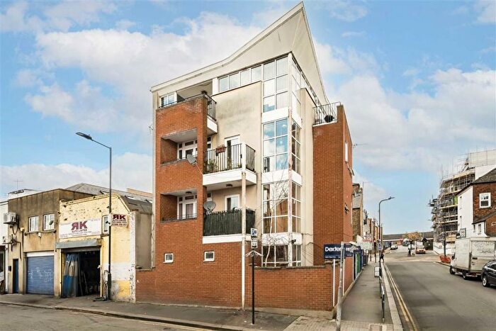 4 Bedroom Flat For Sale In Ashford Road, Cricklewood, NW2