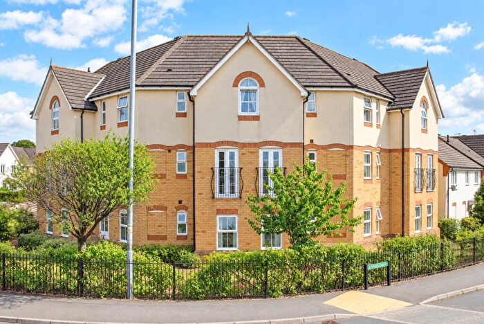 2 Bedroom Flat For Sale In Clay Furlong, Leighton Buzzard, LU7
