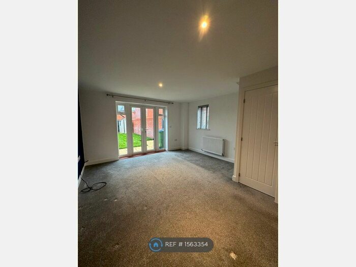 2 Bedroom Semi-Detached House To Rent In Quindell Close, Aylesbury, HP18