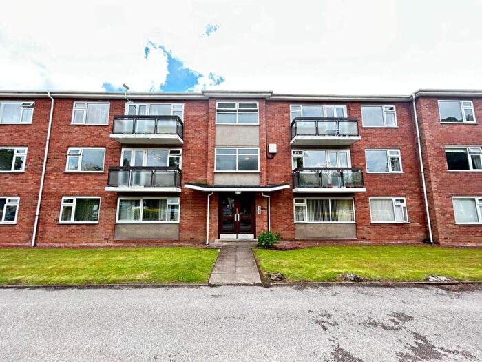 2 Bedroom Flat For Sale In Warwick Place, Royal Leamington Spa, CV32