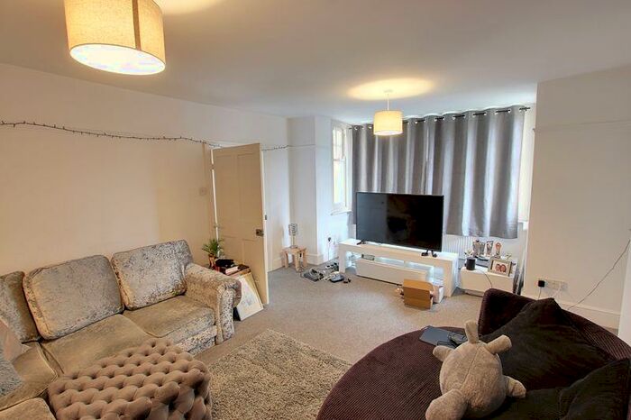 2 Bedroom Flat To Rent In Conigre, Trowbridge, BA14