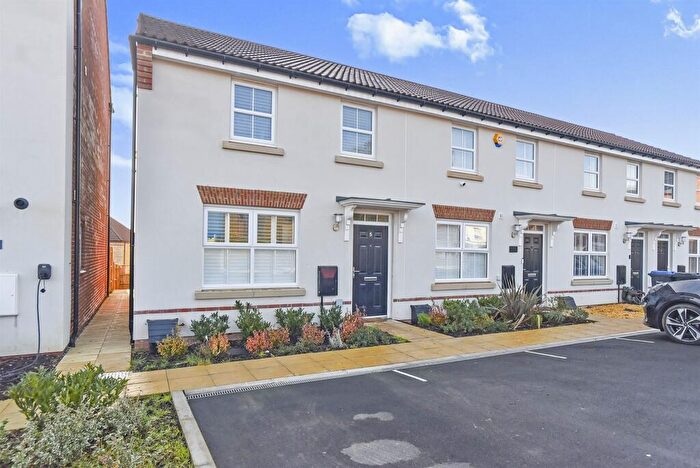 3 Bedroom End Of Terrace House For Sale In Rose Drive, Chippenham, SN15