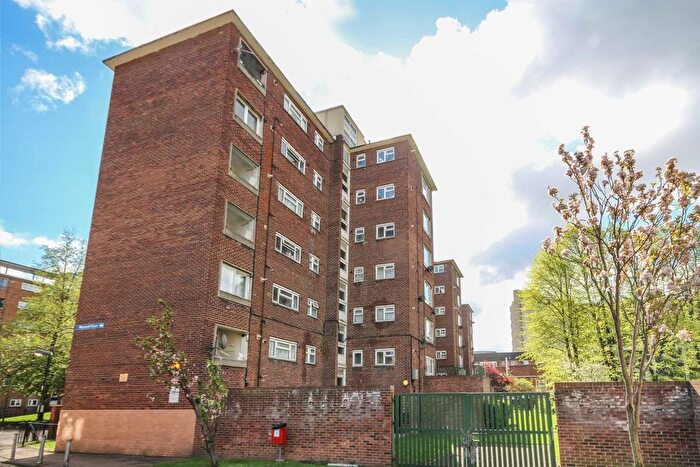 2 Bedroom Flat To Rent In Studley Road, London, SW4