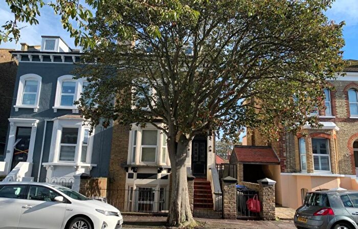 1 Bedroom Flat To Rent In Gladstone Road, Broadstairs, Kent, CT10