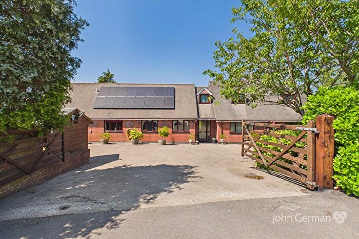 4 Bedroom Detached House For Sale In Ashby Road East, Bretby, DE15