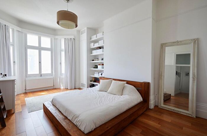 2 Bedroom Apartment To Rent In Kingsway, Hove, BN3