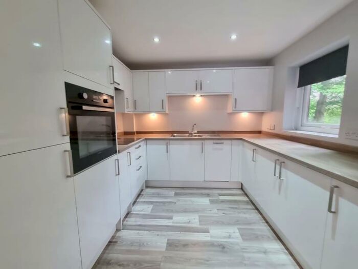 2 Bedroom Flat To Rent In Norfolk House, Kings Norton, Birmingham, B30