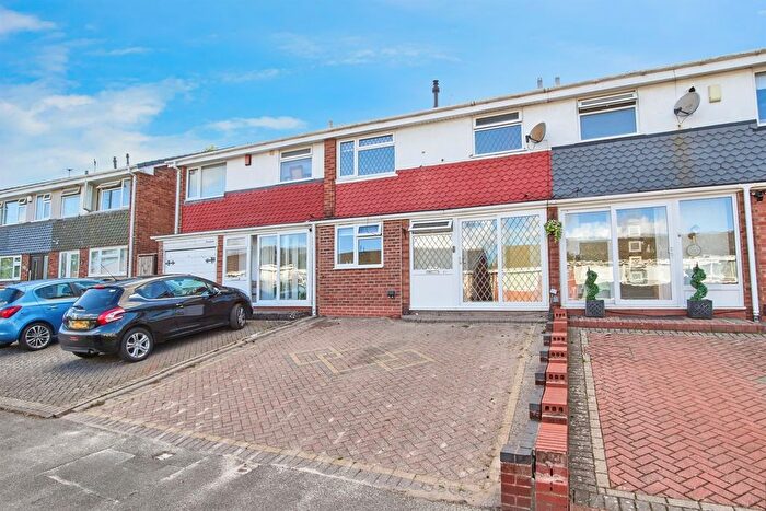 4 Bedroom Terraced House For Sale In Parkside, Birmingham, B32
