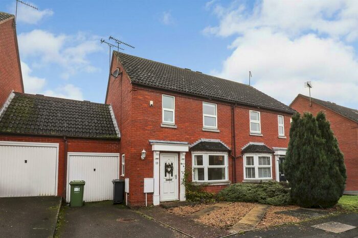 4 Bedroom Semi-Detached House To Rent In Mulberry Close, Leamington Spa, CV32