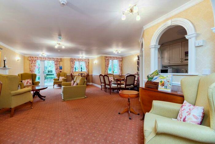 2 Bedroom Flat For Sale In Sovereign Court (South Croydon), Croydon, CR2