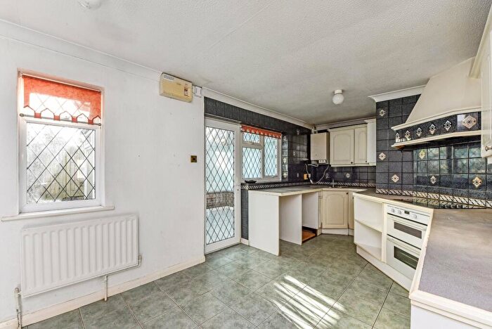 2 Bedroom Bungalow For Sale In Wincanton Close, Alton, Hampshire, GU34