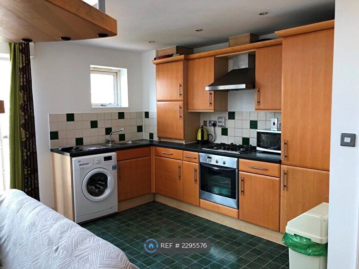 3 Bedroom Flat To Rent In Malthouse Place, Romford, RM1
