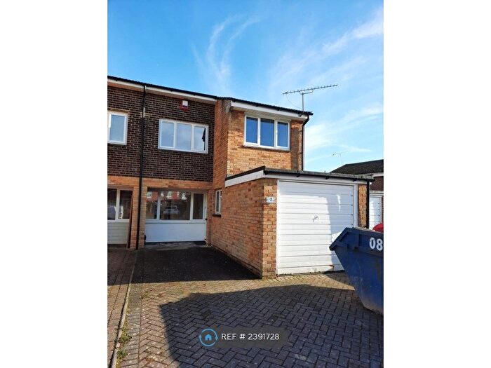 3 Bedroom Semi-Detached House To Rent In Place Crescent, Waterlooville, PO7