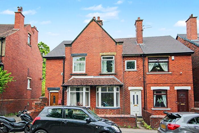 3 Bedroom Terraced House For Sale In Park View, Cleckheaton, BD19