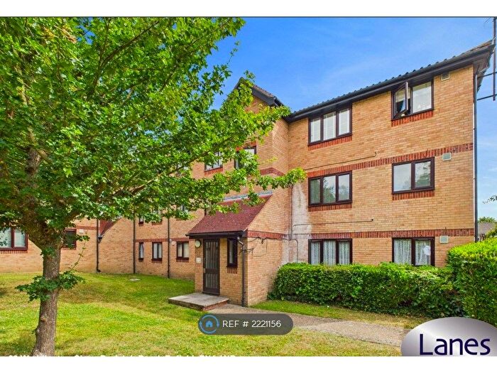 Studio To Rent In Enfield, London, EN1