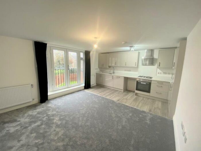 2 Bedroom Apartment To Rent In Kingfield, GU22