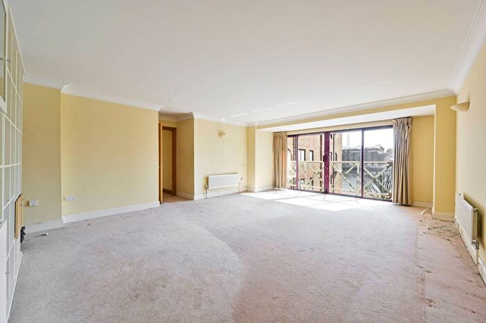 3 Bedroom Flat To Rent In William Morris Way, Sands End, London, SW6