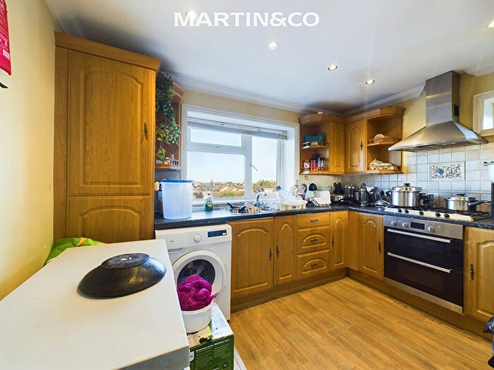 3 Bedroom Flat For Sale In Lud Lodge, Ashford, TW15