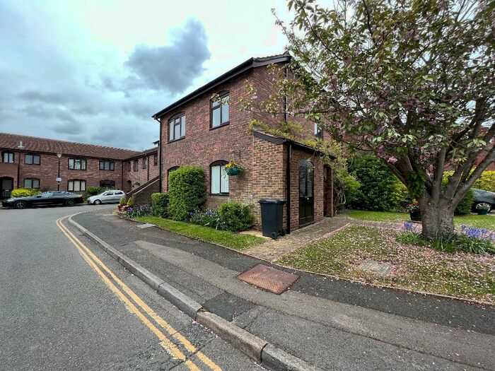 1 Bedroom Maisonette To Rent In Tangier Lane, Eton, SL4